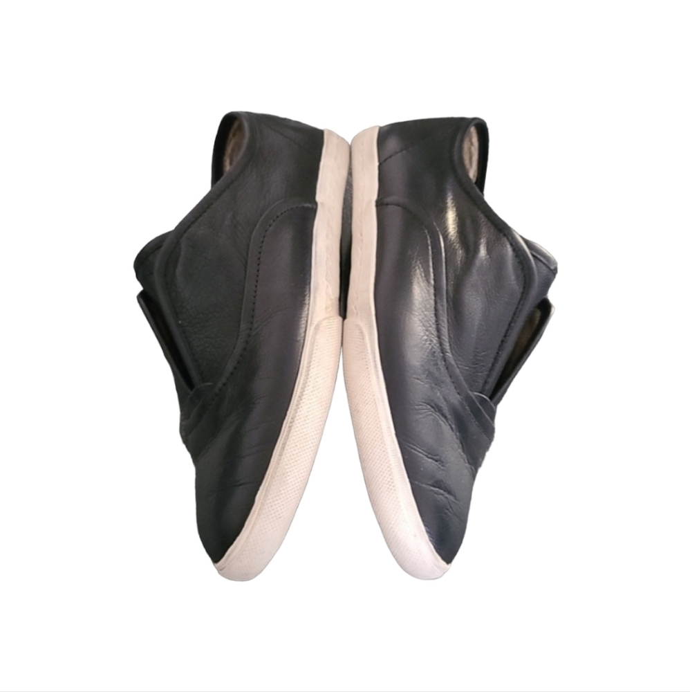 FRYE Mindy Black Leather Sneakers Flats 7 Slip On Minimalist Fashion Industrial - Picture 9 of 16